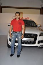 Salman Khan gets a new Audi Q7 in Taj Land_s End, Mumbai on 7th Dec 2011 (24).JPG